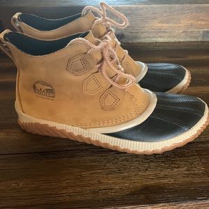 Sorel Womens out n about boot size 8.5